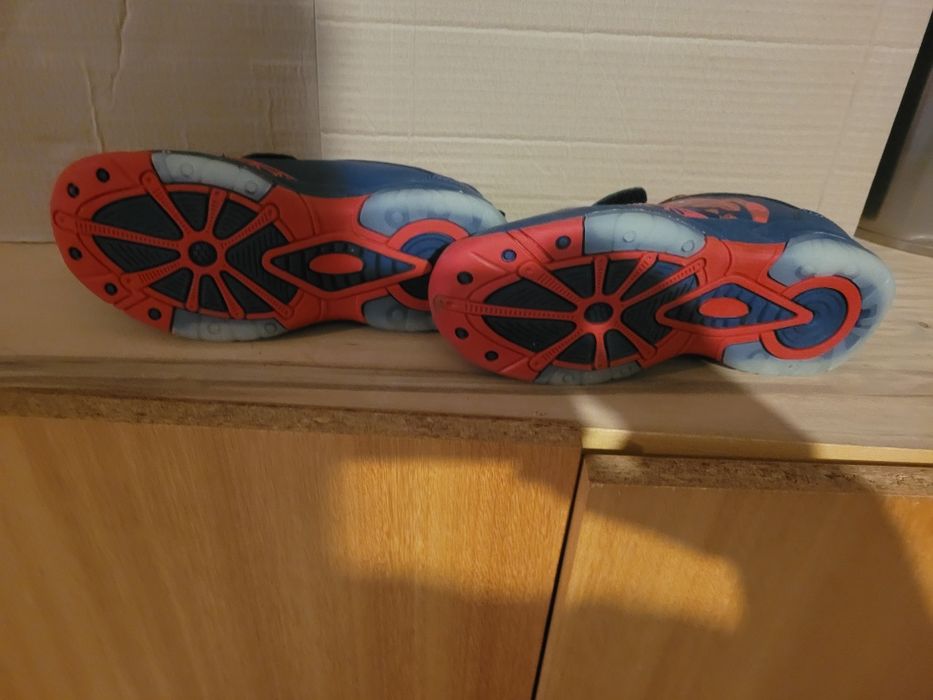 Детски маратонки светещи