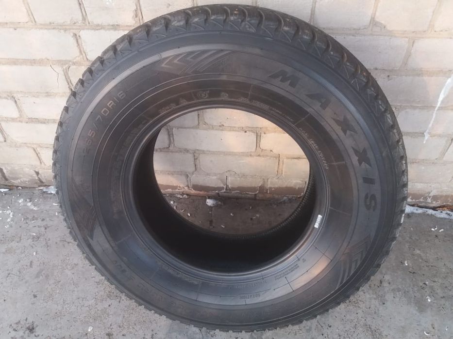 Продам  четыре шипованых балона 265/70/ R16  MAXXIS