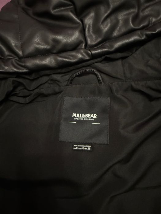 Черна грейка с качулка от изкуствена кожа