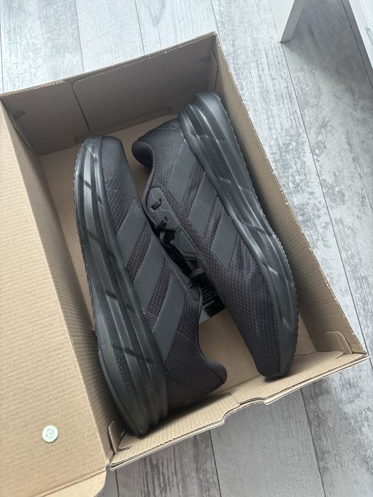 Обувки на адидас