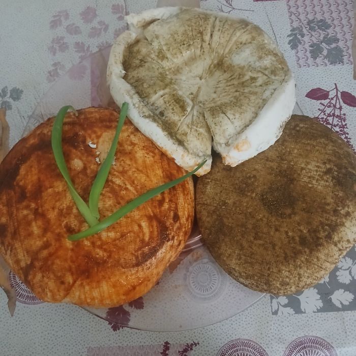 Домашен гюбек сирене и кашкавал от  козе мляко.
