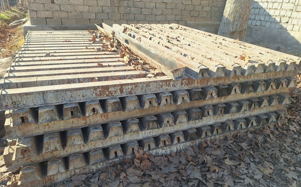 Qurilish uchun beton qoliplar, uzumzorlar uchun ustun quyish qoliplari