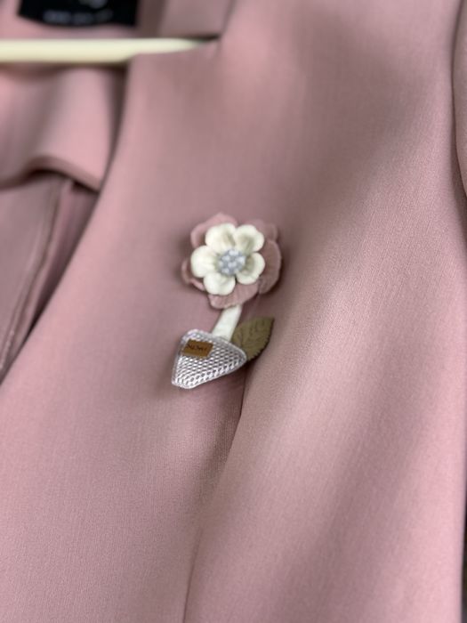 Kastyum/yubka america yangi asli 1200$ 550000 bervoramn garderob tozaw