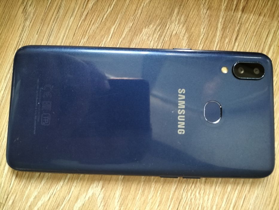 Продаю телефон не рабочи