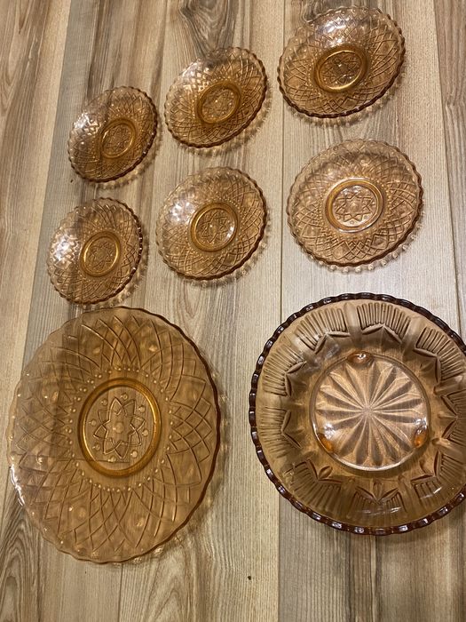 Ретро сервиз цветно стъкло, 6 бр. чинии, купа, плато