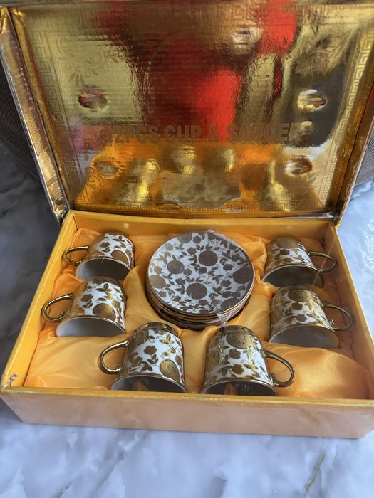 Срочно. Продается посуды  наборы, сервисы мадонна и.т.г.