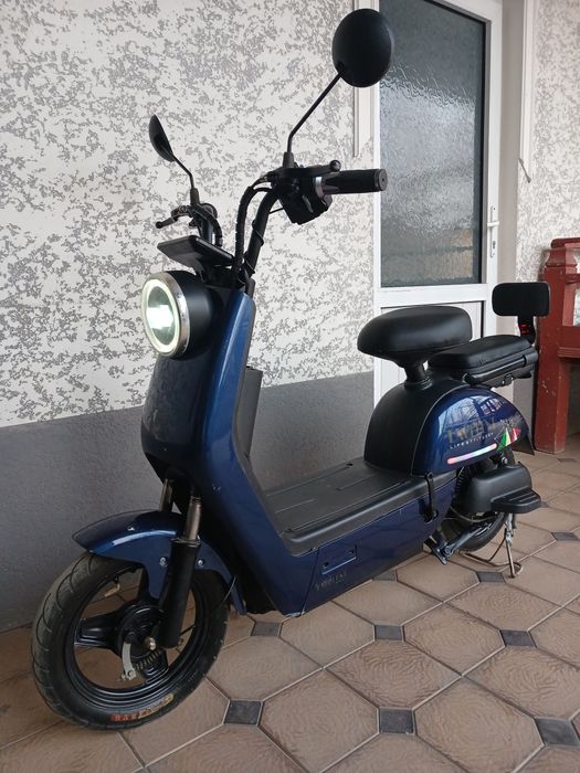 Skuter sotiladi rangi siyohrang