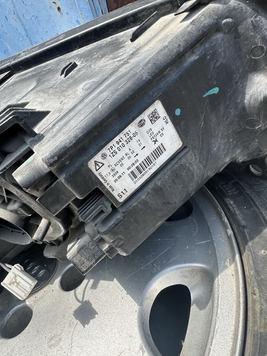 VW Touareg 2014 ляв фар Би-Ксенон Оригинален !