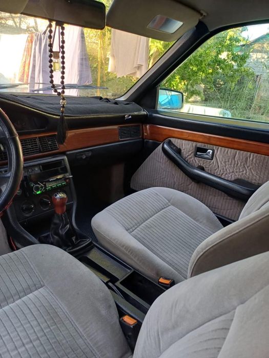 Audi 100 audiiiiiiaaaavbb hffgnkk vcfgb