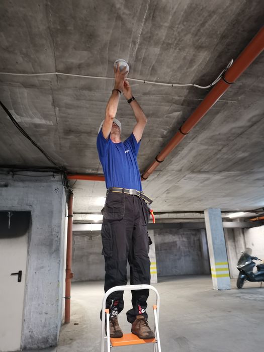 Професионални Ел. Услуги