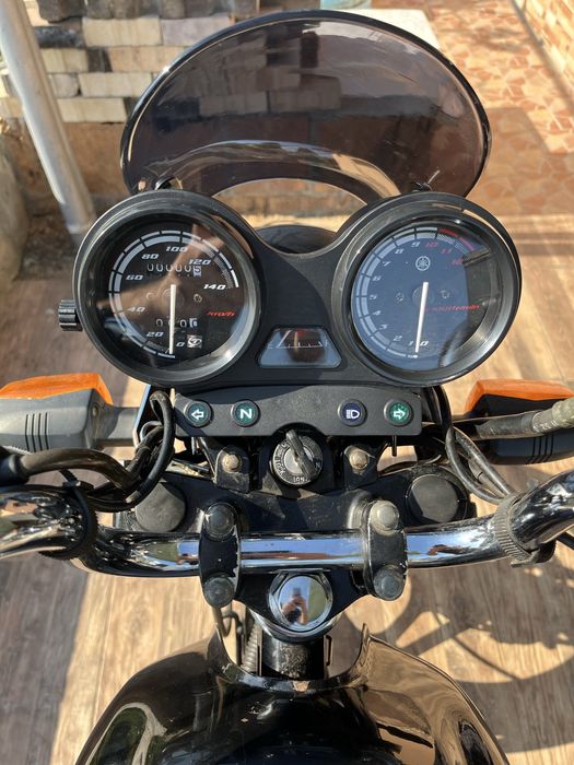 Yamaha YBR  125.