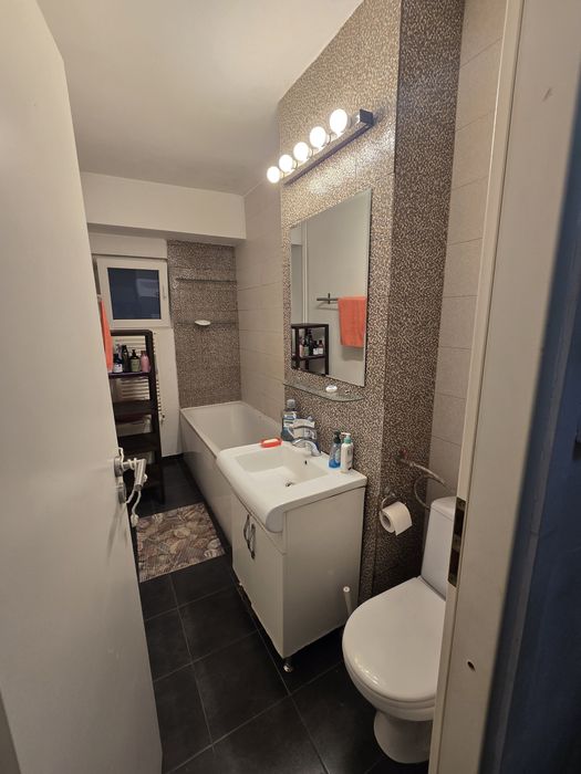 Proprietar,Apartament 3 camere mobilat+parcare la 150 m Parc  Sebastian