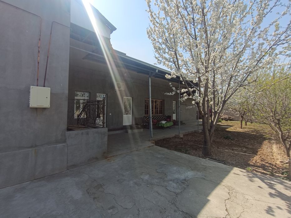 Xasanboyda 6 sotix 4 xonali yashashga tayyor uchastka SROCHNO sotiladi