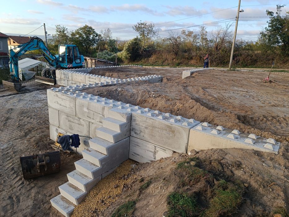 Изкопни дейности, подпорни стени, почистване на дворове, подравняване