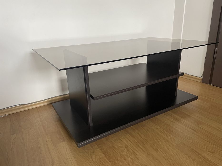 Măsuță din lemn masiv si sticlă