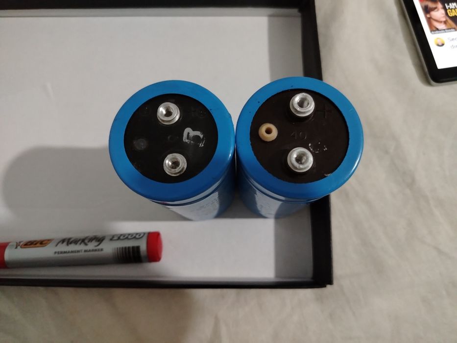 Lot 2 Condensatori  de 10000 uF și 12000 uF perfect funcționali