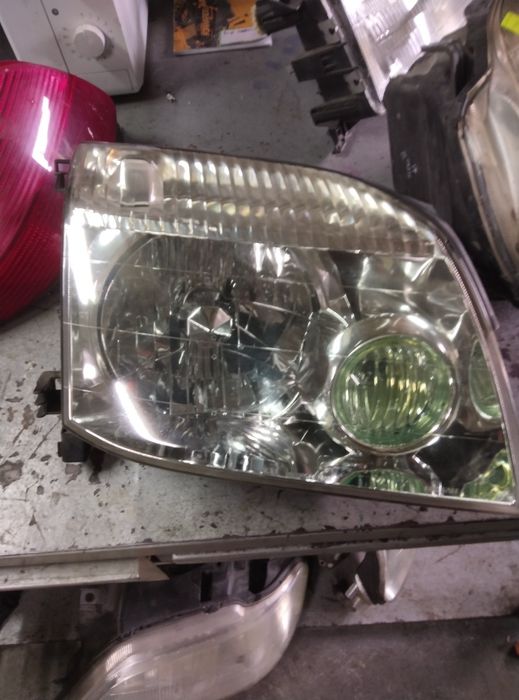 Десен фар за nissan x-trail