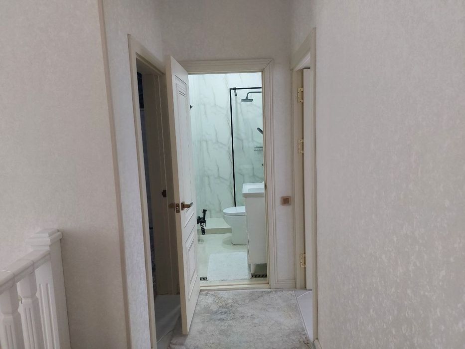 Ko'kcha oqtepa Hondamirda hi tech uy sotiladi.