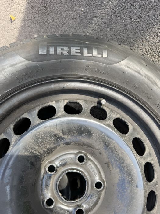 Roti / Anvelope VW Audi de Iarna Pirelli 215/60 R16 Dot 2223