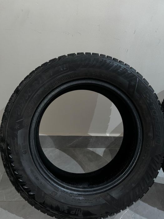 Продам комплект зимних шин. Торг