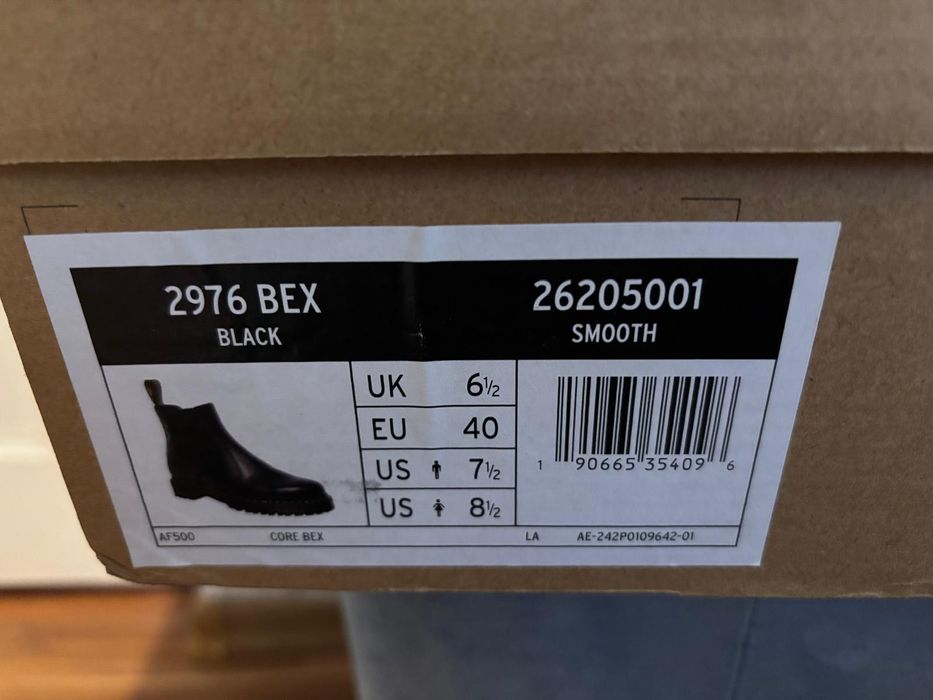 Vând ghete noi Dr Martens