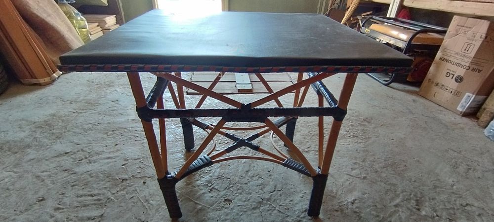 Продам столик журнальный