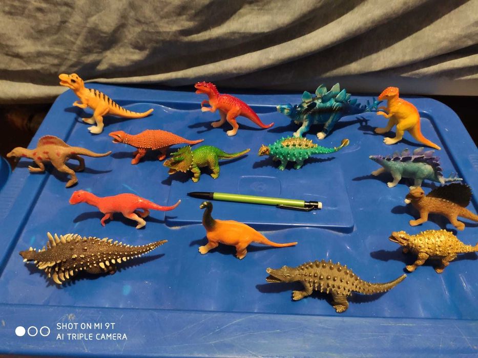 Dinozauri jucarii
