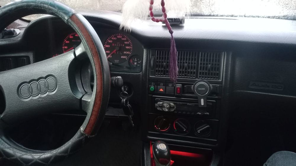 Продам МАШИНА Audi 80