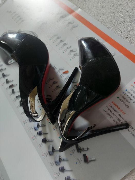 Pantofi negri cu toc