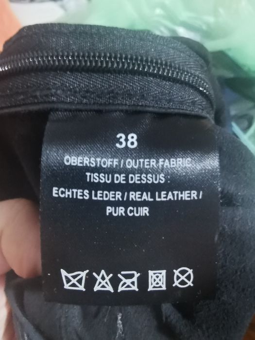 vând pantaloni piele naturala foarte moi și catifelati, NOI