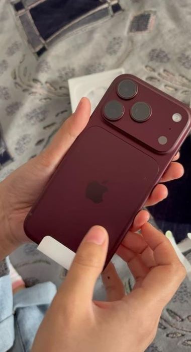 Продам Iphone 18 PRO