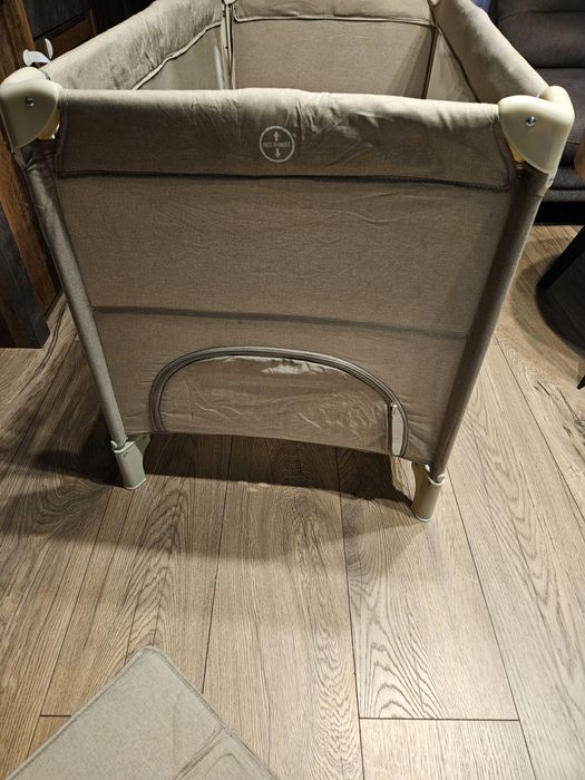 Сгъваема кошара Chipolino тип Next to me на две нива  с матрак