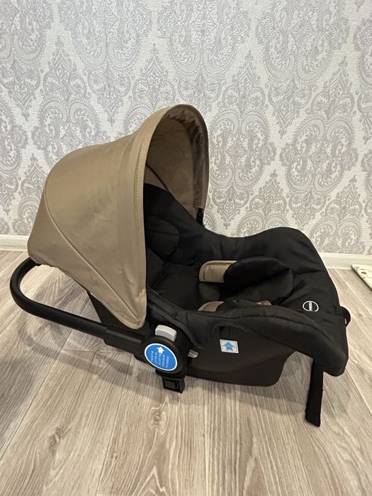 Продам коляску 3 в 1 с автолюлькой