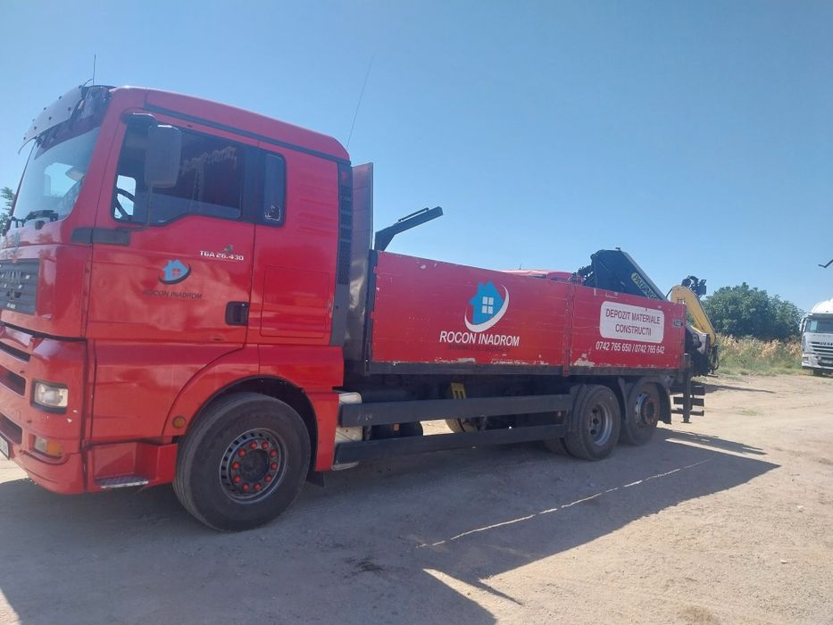 Camion cu macara