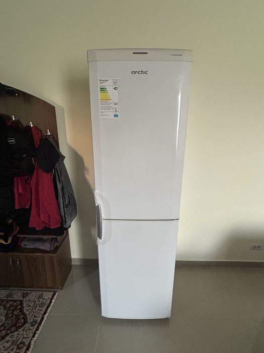 Frigider cu congelator Arctic