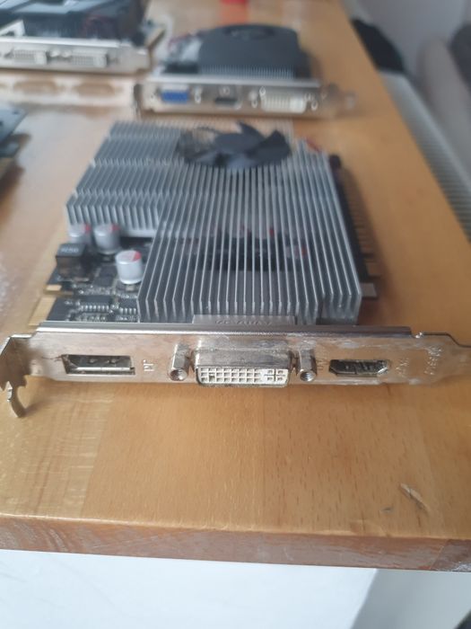 Placa video gaming Nvidia Asus Gt440  si Amd Radeon 5450