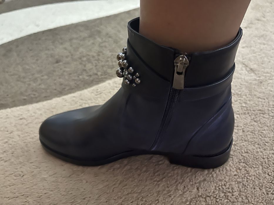 Чисто нови дамски боти