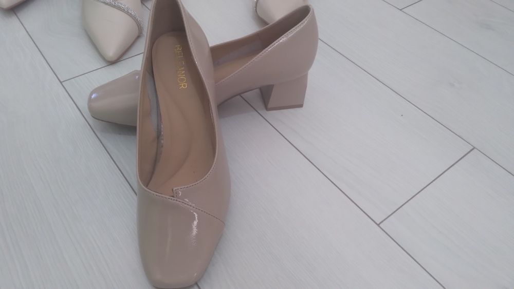 Новый туфли сандали