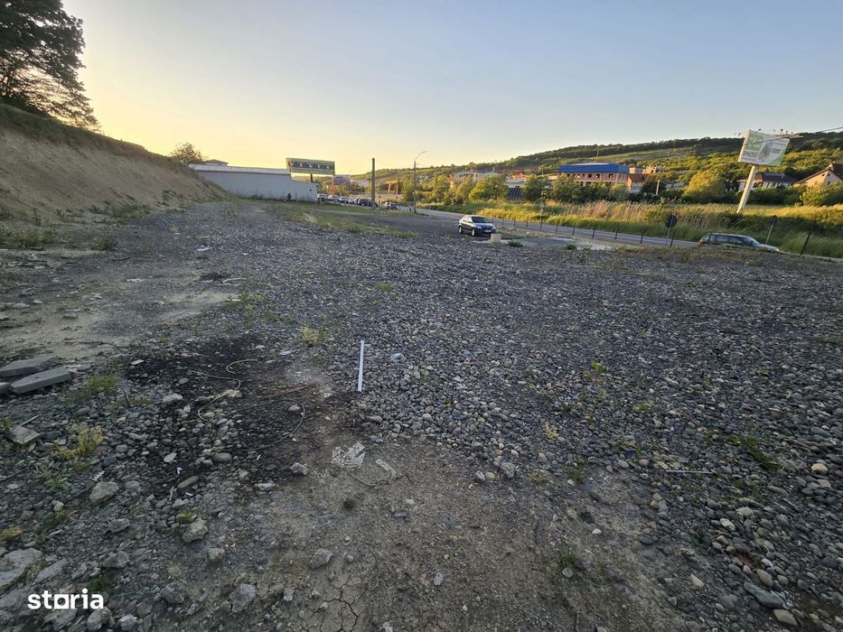 Teren 2500 mp cu deschidere de 65 m la E 60