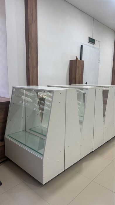Продам стекянные витрины