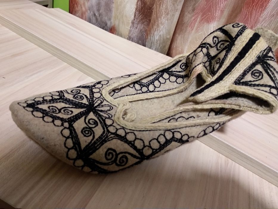 Нови ръчно изработени и бродирани родопски терлици