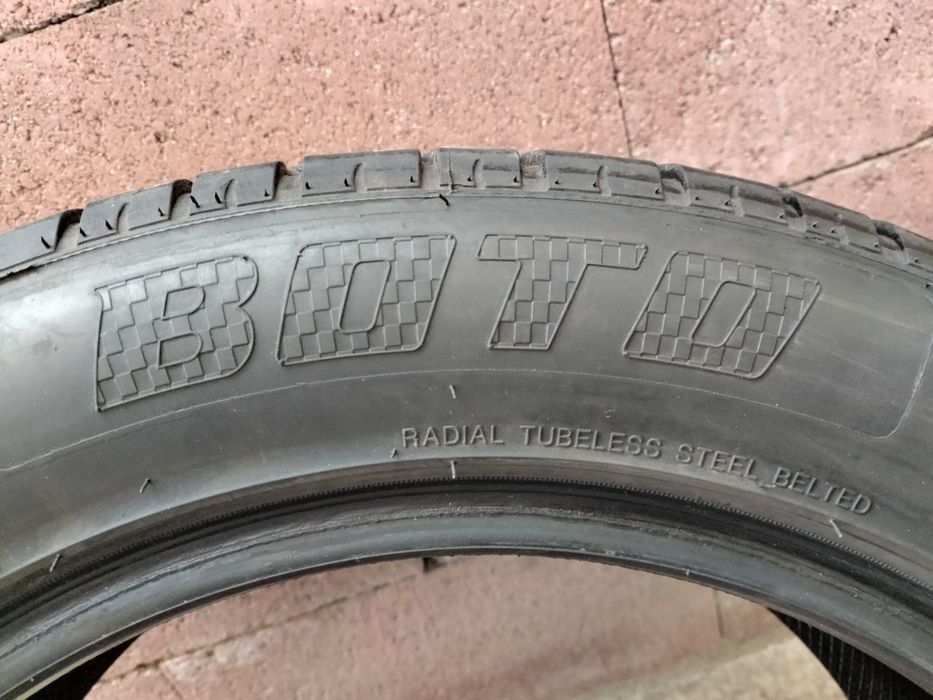 Продам 2 шины 235/55/18