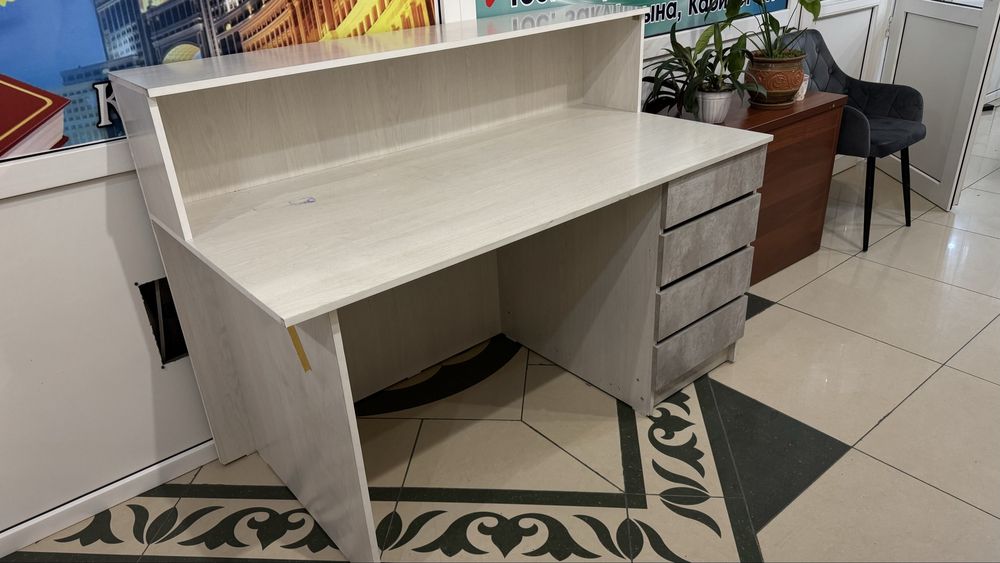 Стол ресепшен срочно продам