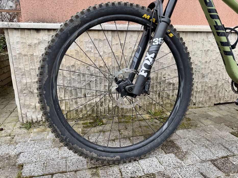 GIANT STANCE 29  (Fox 36, Deore 12s)