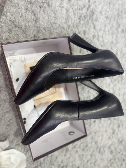 Продам б/у туфли 37р. Каблук 8 см