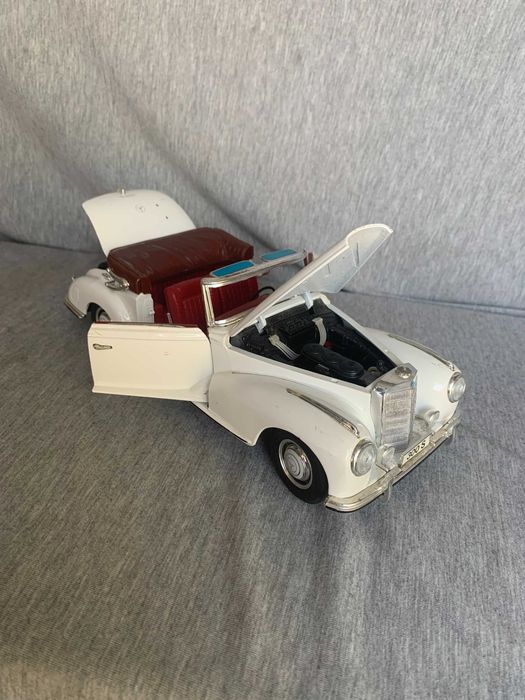 кобичка Mercedes-Benz 300 S