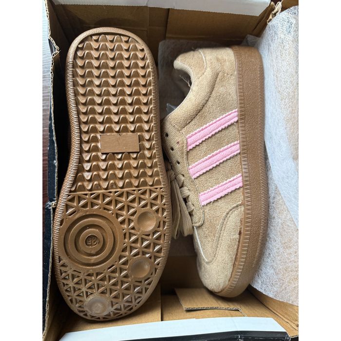 Кроссовки женские