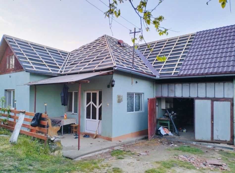 Montaj acoperis blocuri reparatii  dulgherie tigla metalica ceramica