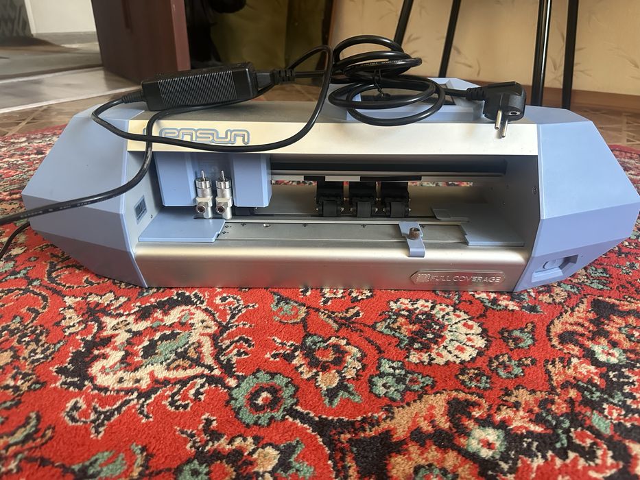 Плоттер для резки защитных пленок