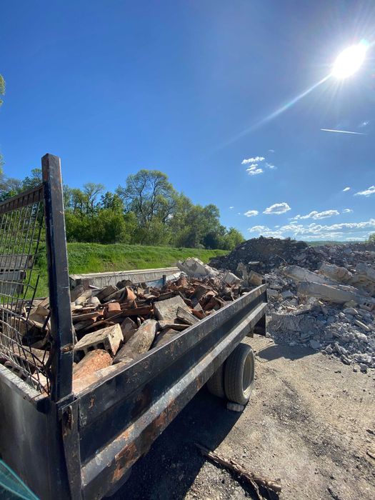 Кърти, чисти и извозва. Извозване на отпадъци  от имота до сметище.